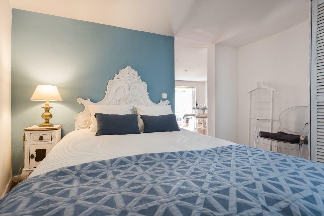 Charming Apartment Travessa Do Alcaide Lisbon Bagian luar foto