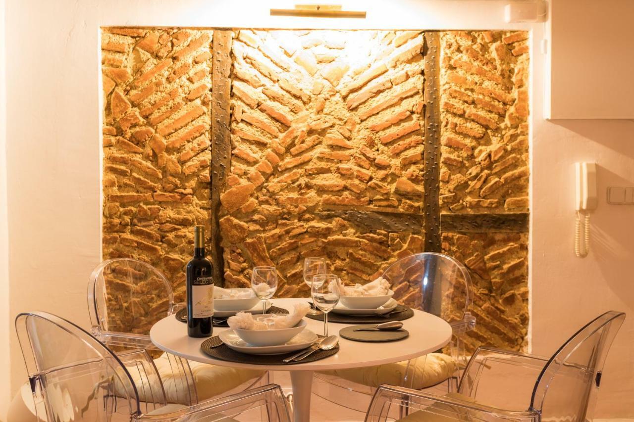 Charming Apartment Travessa Do Alcaide Lisbon Bagian luar foto