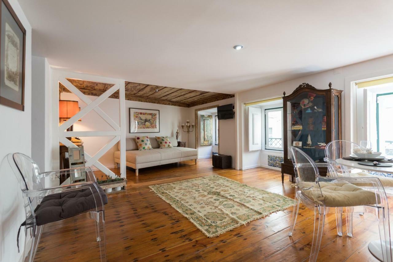 Charming Apartment Travessa Do Alcaide Lisbon Bagian luar foto